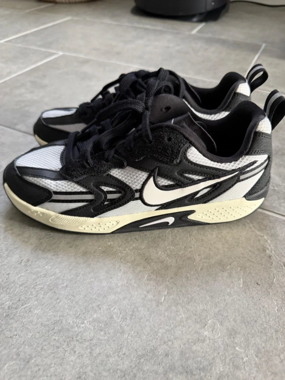 Nike Jam Black White Sneakers Size 7.5